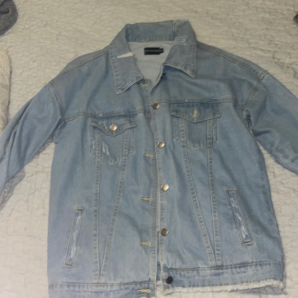 Pretty little thing distressed light wash denim jacket - Picture 1 of 1
